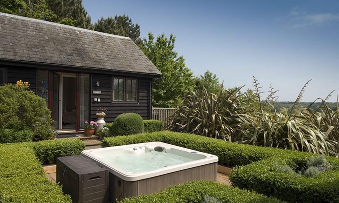 Winchelsea Cabaña | Un refugio de lujo con cocina para dos personas, con piscina cubierta y bañera de hidromasaje.