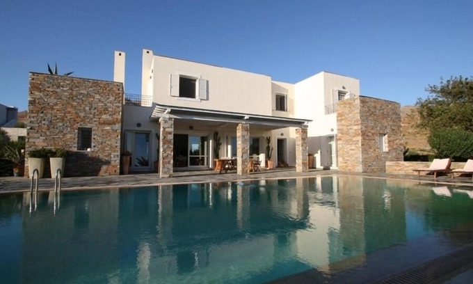 Karystos Villa | A Luxury Getaway Familia con hermosa vista y su propia piscina privada