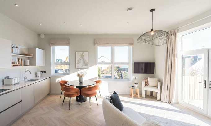 Amlwch Apartamento | A luxury ground-floor apartment, offering stunning coastal views for up to 4 guests