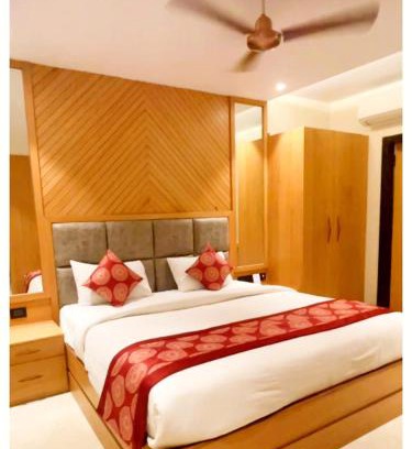 Bilaspur Casa | A Luxury Hotel S-A-R-C Palace ! near All Main Places ! Fully Air Conditioned Premium Family Rooms - with Free Wi-Fi, Parking, Restaurant & Room Service Availability