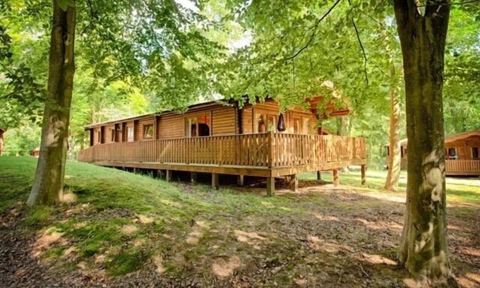 Kenwick Cabina | Una cabaña de madera de lujo en Kenwick Woods, Louth.