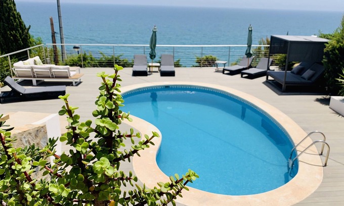 Coveta Fuma Villa | Una villa de lujo con impresionantes vistas al mar.