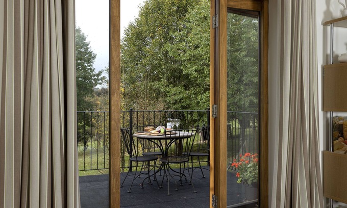 Leominster Cabaña | A marketing that sleeps 4 guests in 2 bedrooms