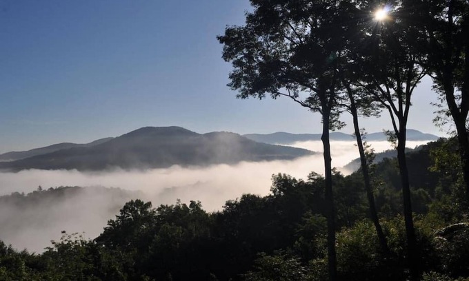 Burnsville Chalet De Esquí | Una vista de un millón de dólares: por encima de las nubes