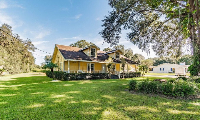 Plant City Casa | A mix of country & modern flair right off of the interstate