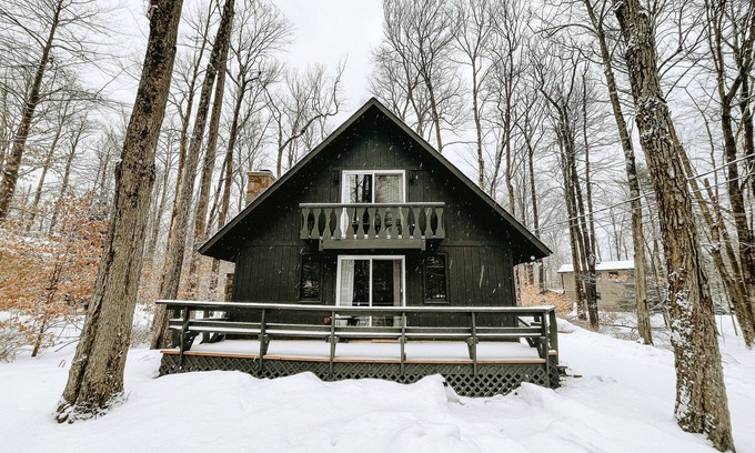 Pocono Pines Chalet De Esquí | a modern chalet for rest and recreation