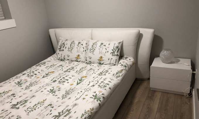 White Rock Casa | A - Modern Cozy Room w Private Entrance & Washroom