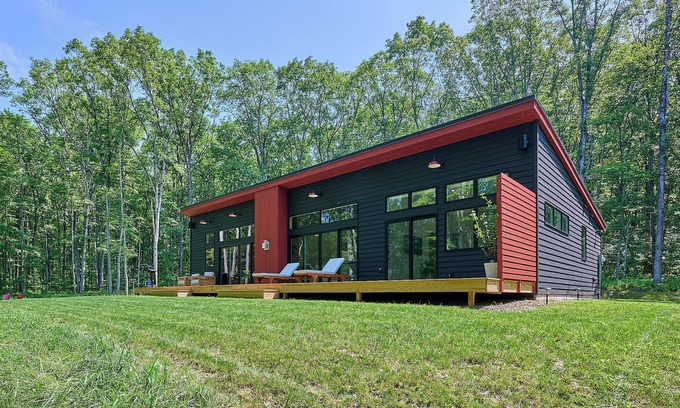 Narrowsburg Casa | A Modern Escape: 3-bed Contemporary on 5+ acres <1 Mile from the Delaware River.