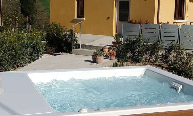 San Ginesio Apartamento | Un moderno apartamento independiente de dos dormitorios.