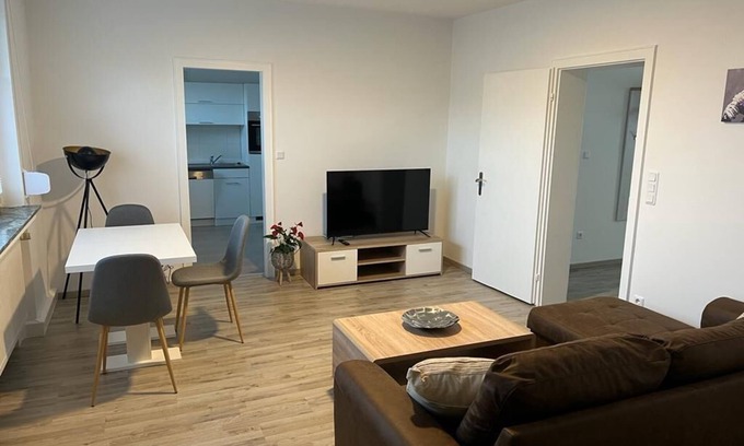 Lubbecke Apartamento | A modern renovated apartment with balcony terrace.