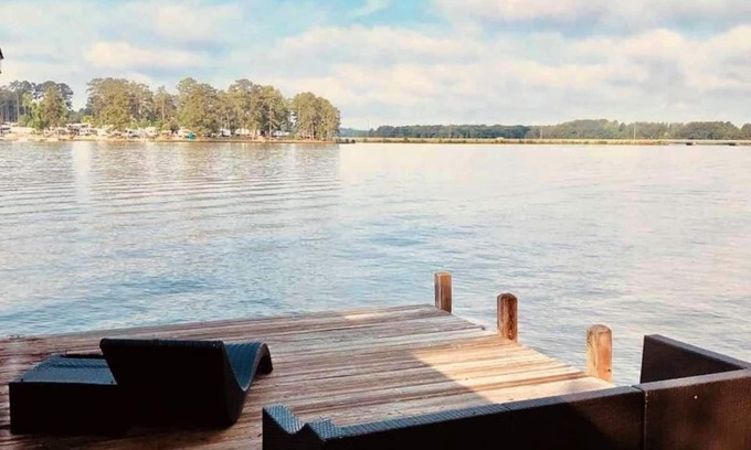 Milledgeville Casa | A Modern-Rustic Lake Retreat Get-Away!
