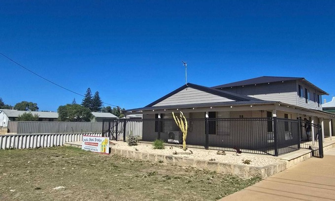 Lancelin Casa | A modern & stunning 8-bedroom home - perfect for larger or multiple families.