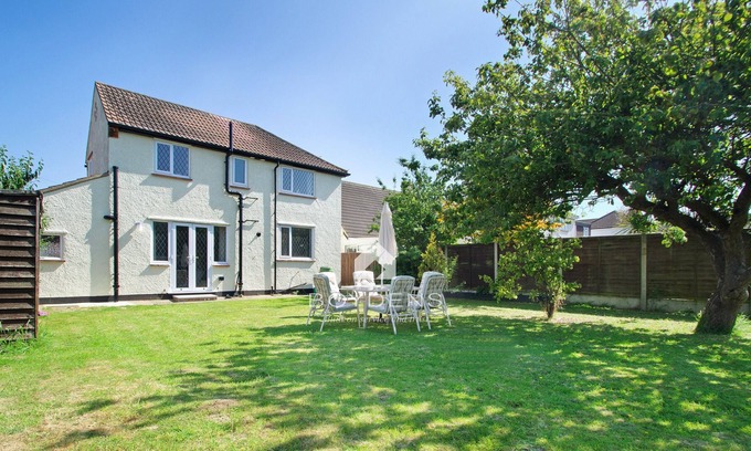 Frinton-on-Sea Casa | A newly refurbished house furnished beautifully throughout - perfect for families