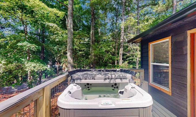 Ellijay Cabina | A Newly Renovated Serene cabin offering limited mobility accessibility