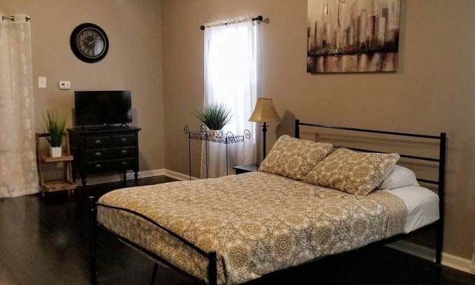 Near Eastside Apartamento | ✨A Nice apt. in Downtown Indianapolis w/free wifi✨
