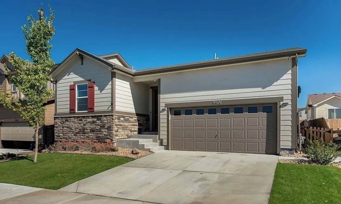 Commerce City Casa | A nice cozy modern, stylish and spacious house in Denver