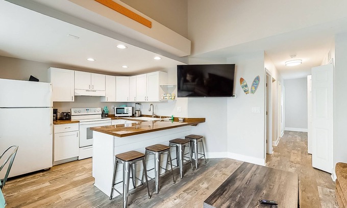 Midtown Ocean City Cabaña | Un par de cabañas con vista a la bahía con cable y wifi gratis: ¡camina 2 cuadras hasta la playa!