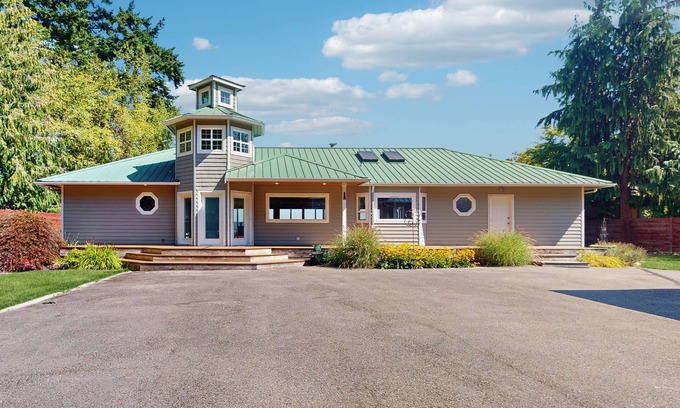 Camano Island Casa | A panoramic Pacific Northwest retreat with unforgettable views