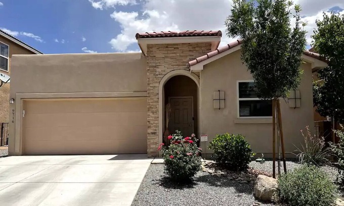 Paradise Hills Civic Casa | A Paradise Away from Home! Modern home in NW Albuquerque Rio Rancho area
