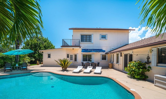 Palm Beach - West Palm Beach Villa | A Paradise Pool Villa on the Golf Course!