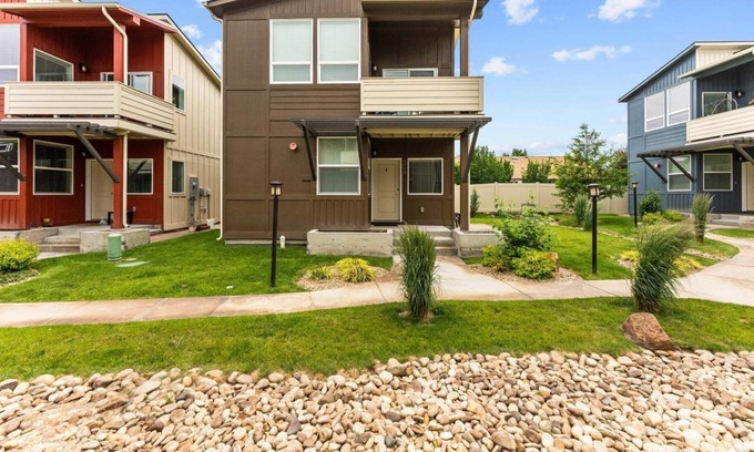 Boise Villa | A park-like setting in this BRAND NEW build near the river