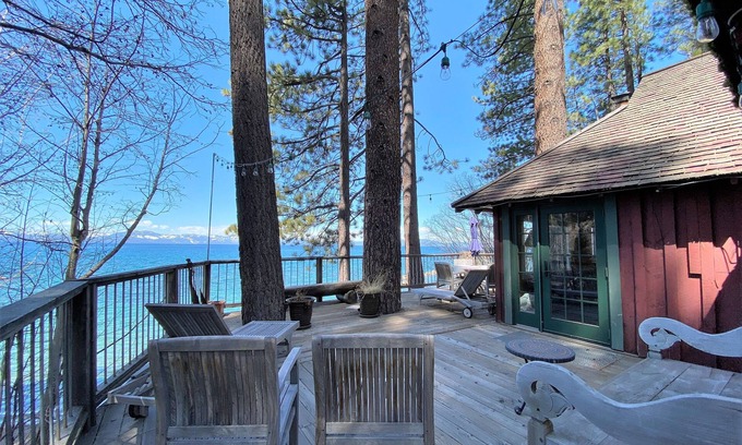 Lincoln Park Cabina | Una parte de la historia de Tahoe, original cabina delantera roja del lago (ZC1298)