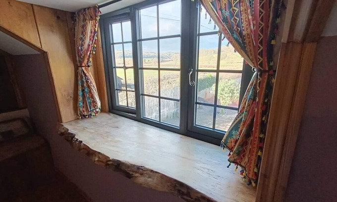 Abermule Cabaña | A peaceful cottage with countryside views