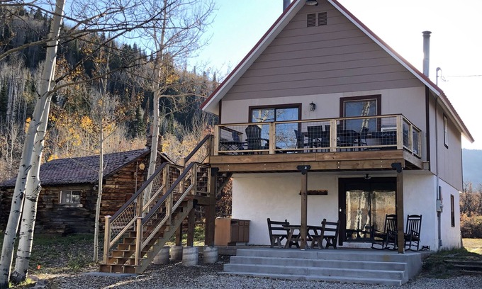 Mesa Cabina | A peaceful mountain retreat with rustic charm 1/2 mile from ski and bike resort