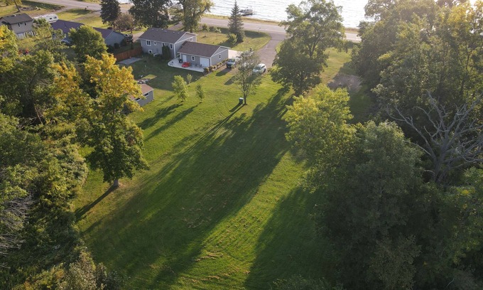 Garrison Casa | A perfect family getaway on Mille Lacs! Fishing Dock, Game-room, Amazing yard!