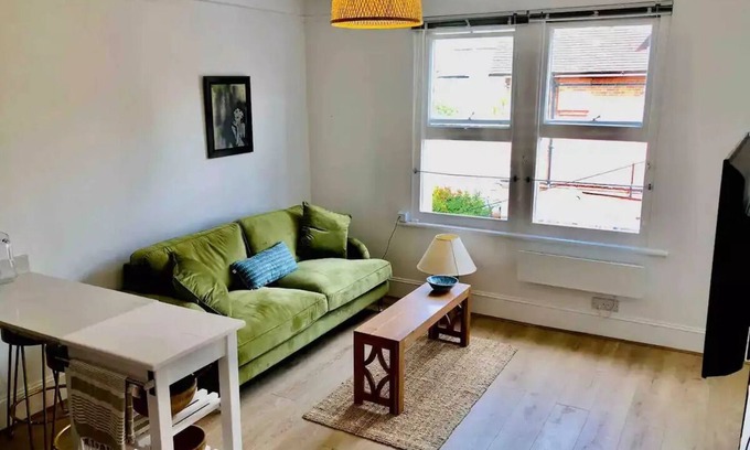 Royal Tunbridge Wells Apartamento | A Perfectly located, bright, modern Victorian Flat, recently refurbished.