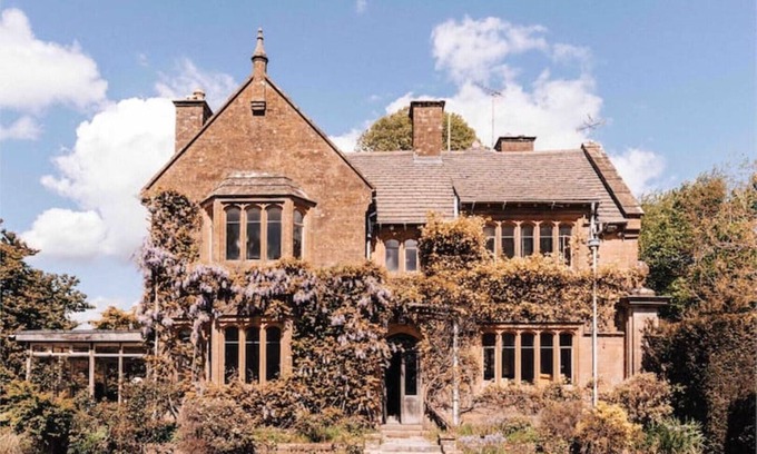 Beaminster Casa | A Perfect Getaway on a Historic English Estate With a Private Swimming Pool
