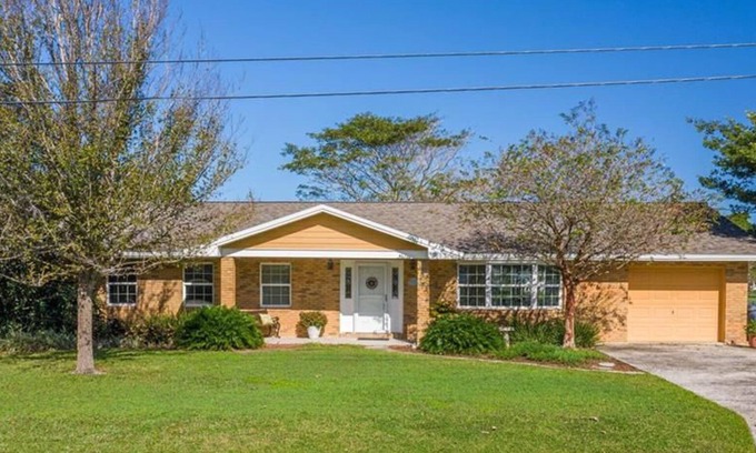Crooked Lake Park Casa | A perfect place in Central Florida for boating, fishing, or a relaxing vacation!