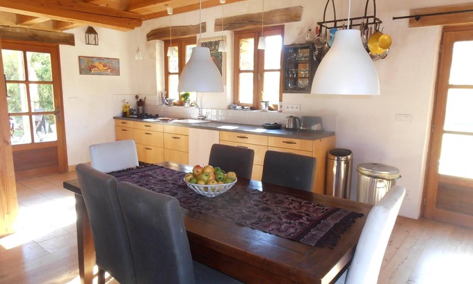 Marnac Casa | Una casa perigordiana con un hermoso jardín y una piscina.