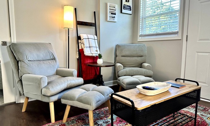 Newton Casa | A Piece of Paris (East unit) - 5 min walk to Historic Downtown Newton - Sleeps 6