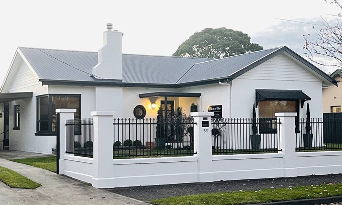 Mount Gambier Casa | ‘A Place to call “Home” - A Bespoke Getaway with FREE Wi-Fi