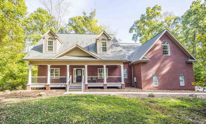 Spring City Casa | "A Place To Land" on WATTS BAR LAKE with a PRIVATE BOAT DOCK!