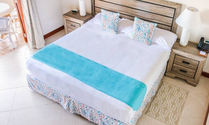 Maynards Casa | A Place You'll Surely Enjoy! Near Animal Flower Cave! Outdoor Pools, Parking!