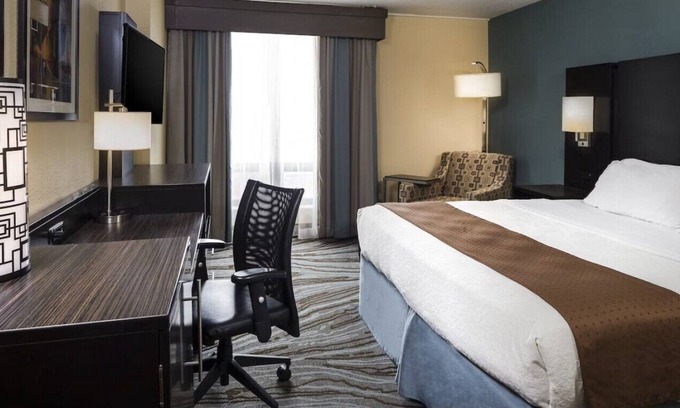 Rock Island Casa | A Pleasurable Staycation w/ Free Breakfast!