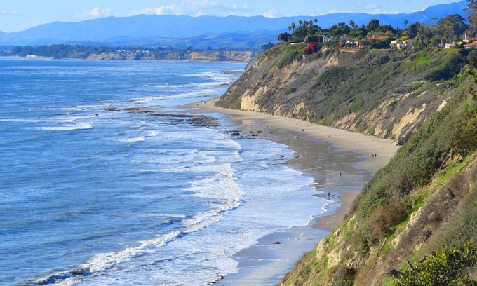 West Mesa Casa | A pretty home in the popular coastal section of Santa Barbara's Mesa.