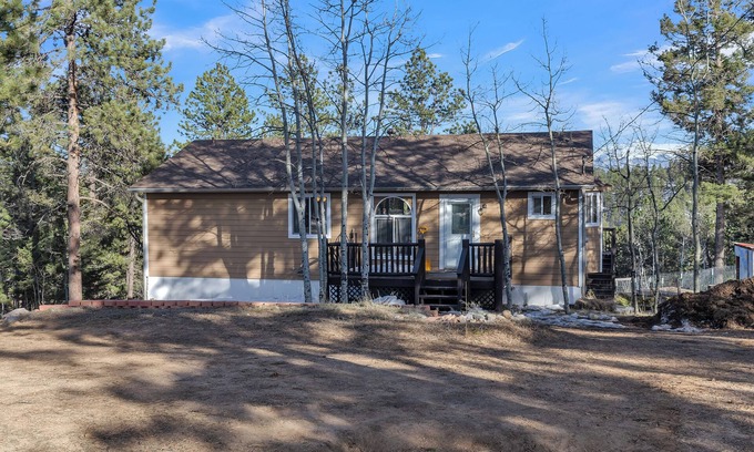 Divide Casa | A Private Retreat with Breathtaking views of Pikes Peak w/ HOT TUB