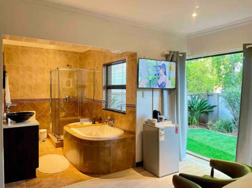 Olifantsfontein Casa | A Private Room with a Private Entrance