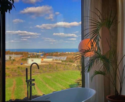 Aewol Casa | A private space in the western village of Jeju, where you can see the ocean of Aewol and Hallasan, pet-friendly