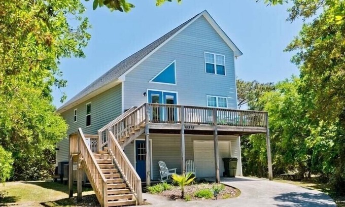 Emerald Isle Casa | A private, wooded home in Emerald Isle, NC, 5th row from the beach (5 min walk)