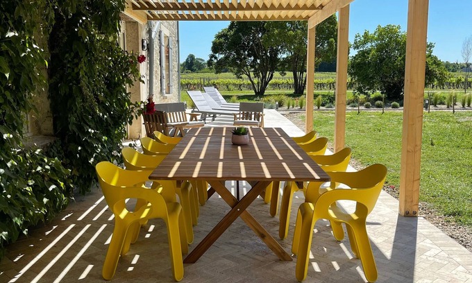 Saint-Martin-Lacaussade Casa | A quaint vineyard gîte at Château Magdeleine Bouhou