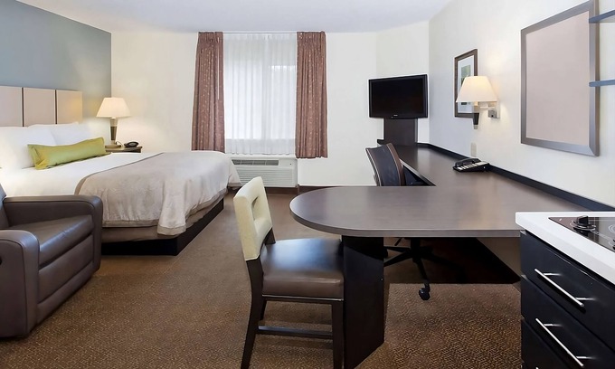 Ashley Oaks Hotel | A quick drive from McGhee Tyson Airport! Private Full Kitchen! Pets Allowed!