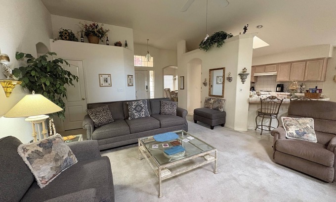 Fresno Casa | A Quiet, Home Away from Home!