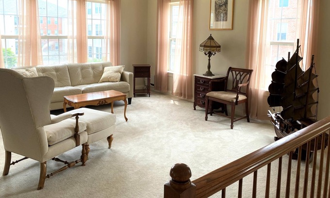 Gaithersburg Condominio | A Quiet Luxury Condo in Kentlands - Walk to Restaurants, Movie Theater, Shops