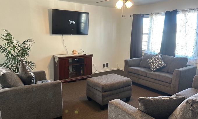 Queens Casa | A Quiet Stay in Queens