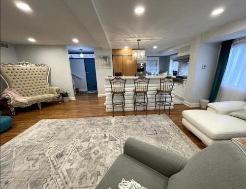 Washington Square West Apartamento | A Regal Retreat- Exclusive Parking, Prime Location