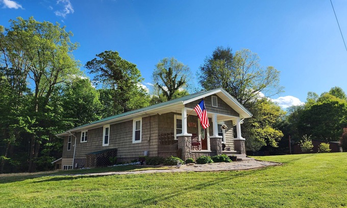 Elizabethton Casa | A relaxing, peaceful stay awaits you in the mountains of East Tennessee!